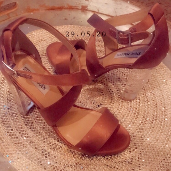 Heels - Picture 4 of 9